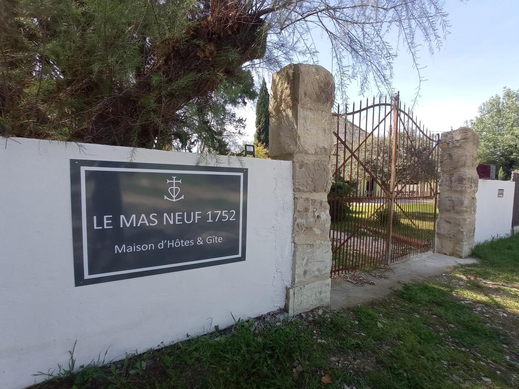 Le Mas Neuf 1752 Arles Exterior photo